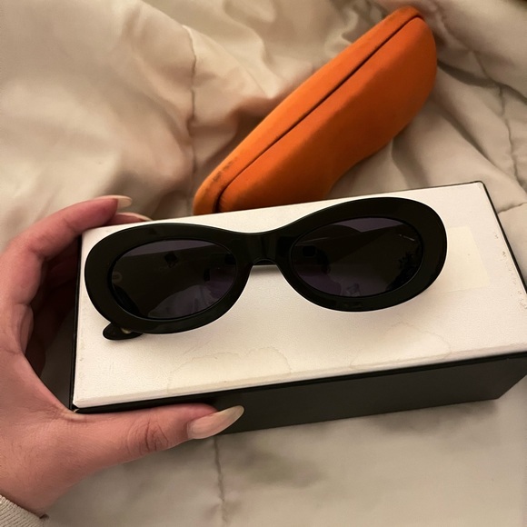 Vintage Chanel 5007 worn by Lily Rose Depp - Picture 2 of 8